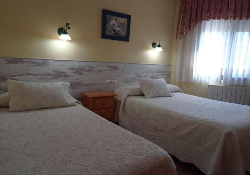 标准三人间, Hostal Almenara