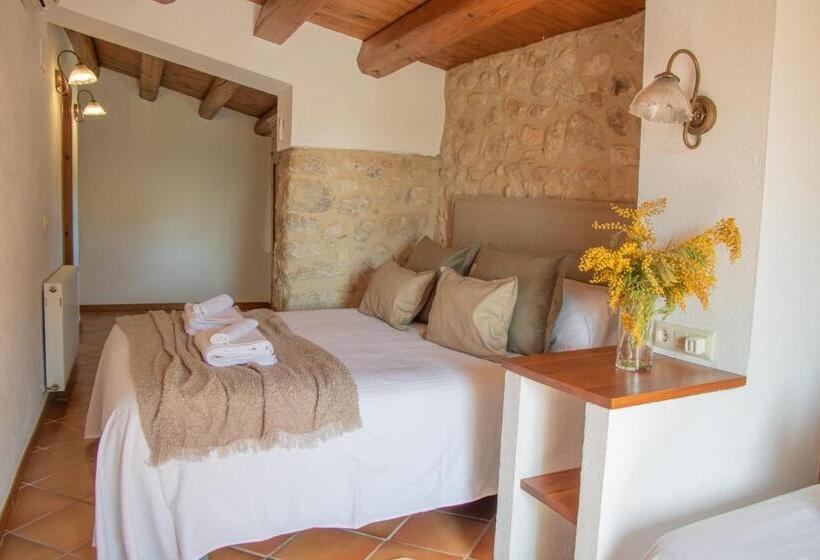 اتاق استاندارد سه تخته با چشمانداز باغ, Mas Camins