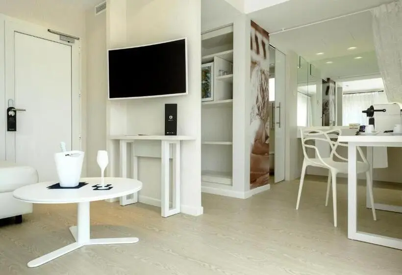 Sviitti Poreallas, Blanco Hotel Formentera