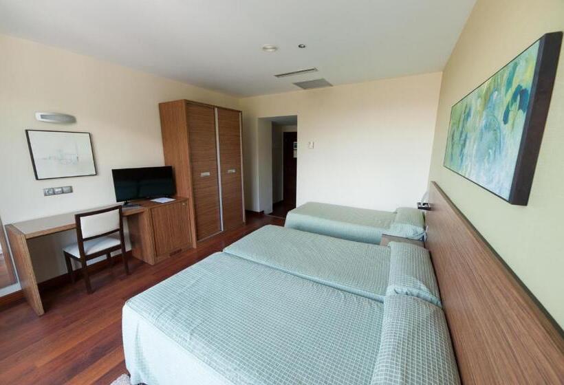 חדר סטנדרט לשלושה, Restaurante Canzana