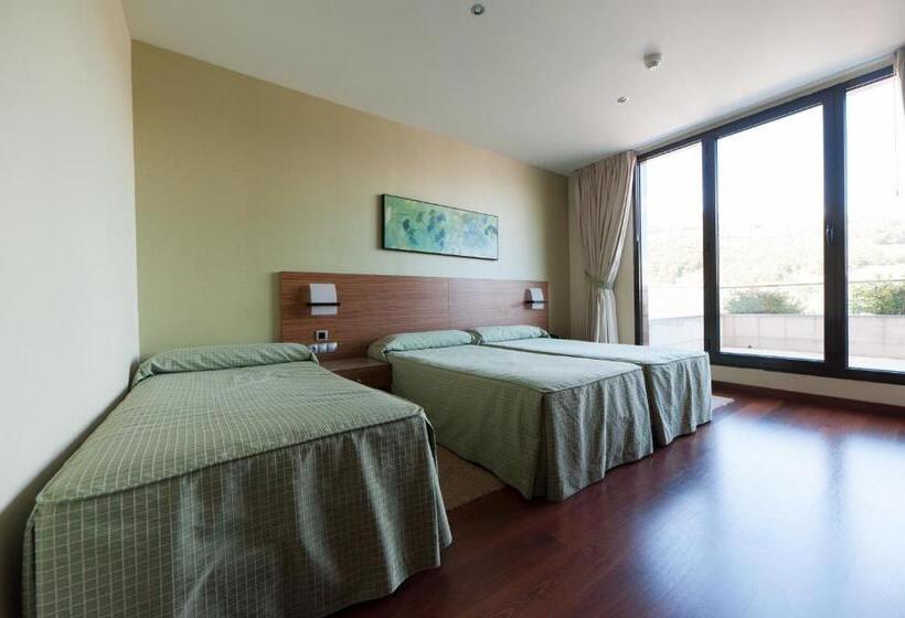 חדר סטנדרט לשלושה, Restaurante Canzana