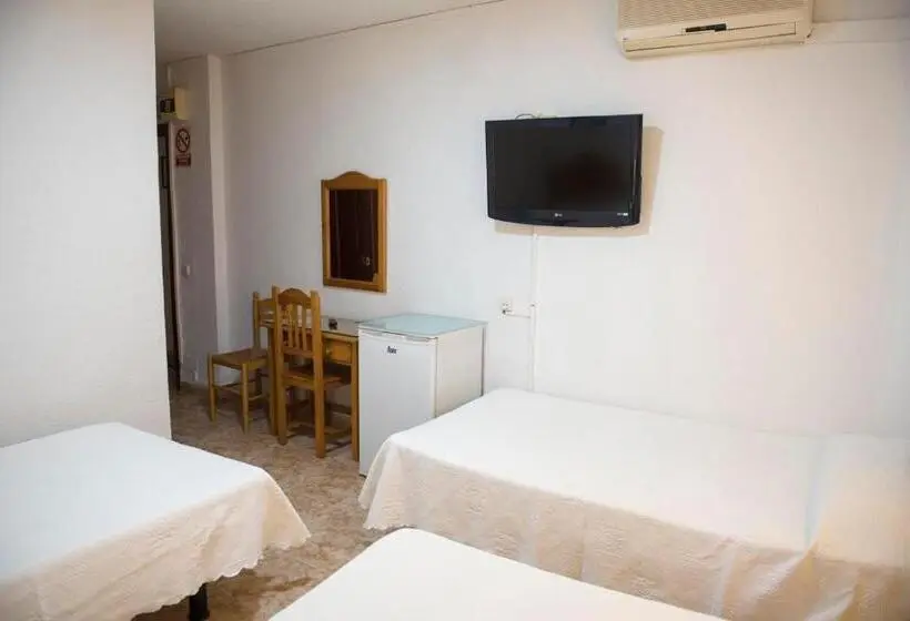 Economy Triple Room, Sierra Mar