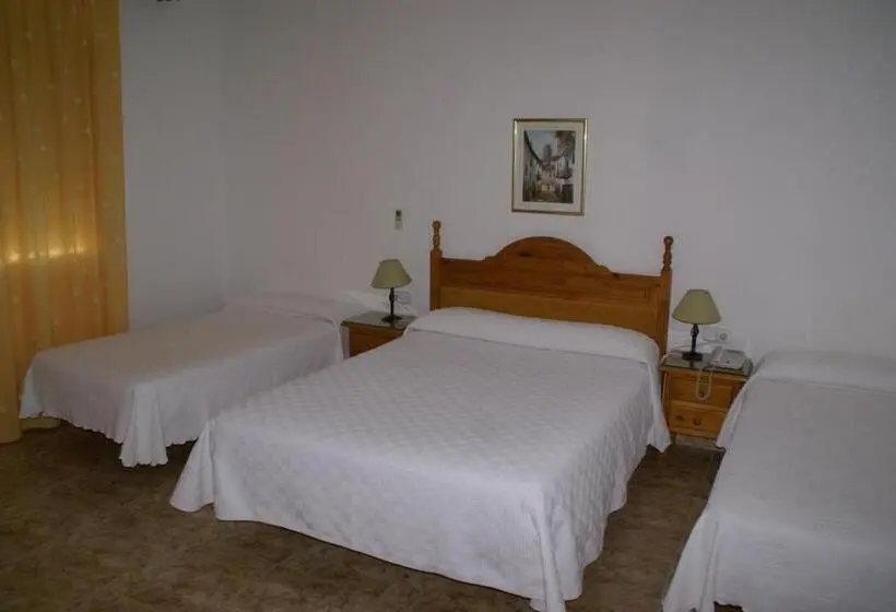 Economy Triple Room, Sierra Mar