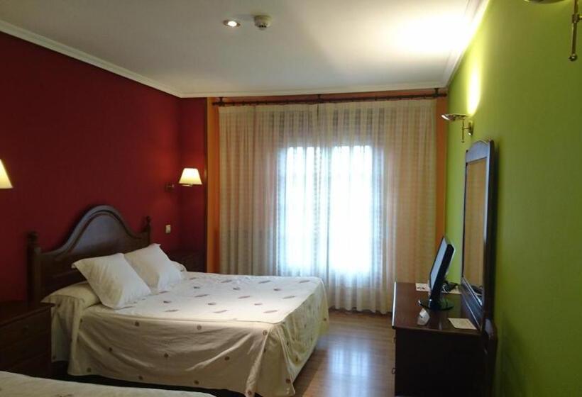 带阳台的三人标准间, Tierra De Lobos