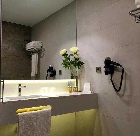 חדר קומפורט לשלושה, Venta Baños