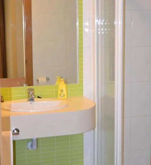 Standard Yhden Hengen Huone, Versalles