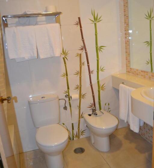 חדר סטנדרט לשלושה, Versalles