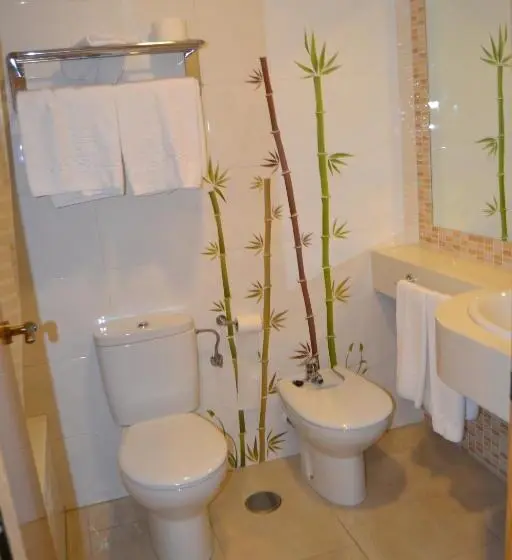 Standard Kolmen Hengen Huone, Versalles