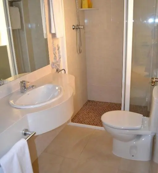 Standard Kolmen Hengen Huone, Versalles