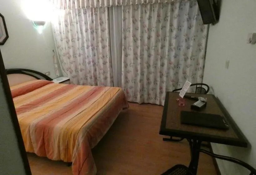 Economy Yhden Hengen Huone, Motel Caldas