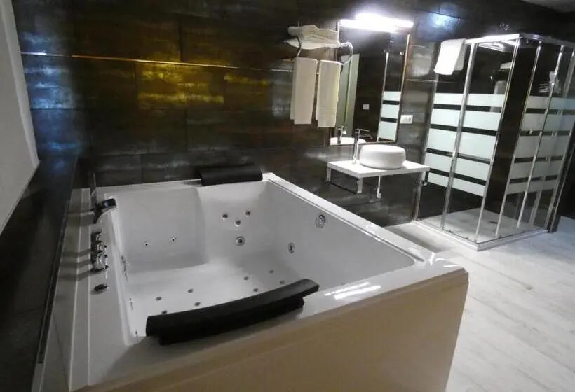 Sviitti Poreallas, Motel Caldas