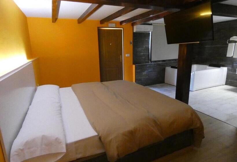 Sviitti Poreallas, Motel Caldas