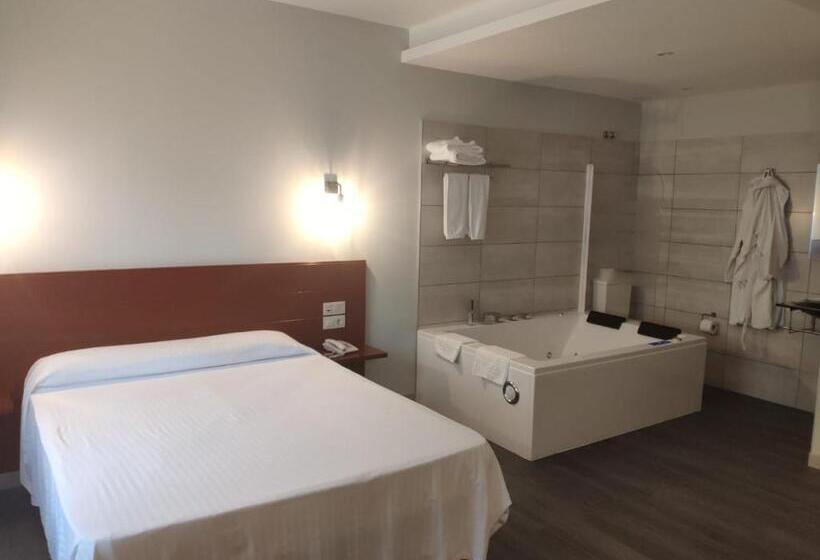 带按摩浴盆的套房, Motel Caldas