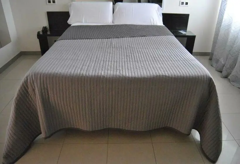 Standard-huone Puutarhanäkymä, Motel Cancun Oviedo
