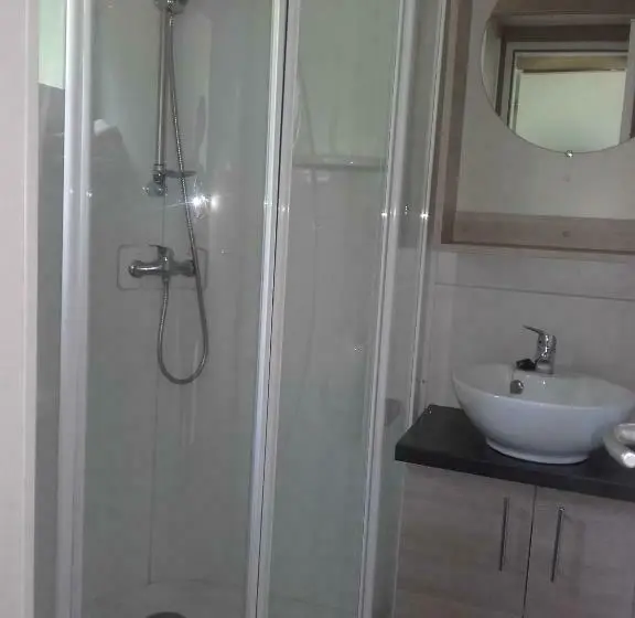 Bungalow Estàndard 2 Dormitoris, Camping Deva