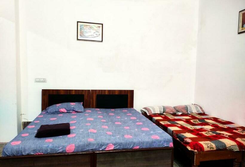 Quarto Economy, Khushi Paying Guest House
