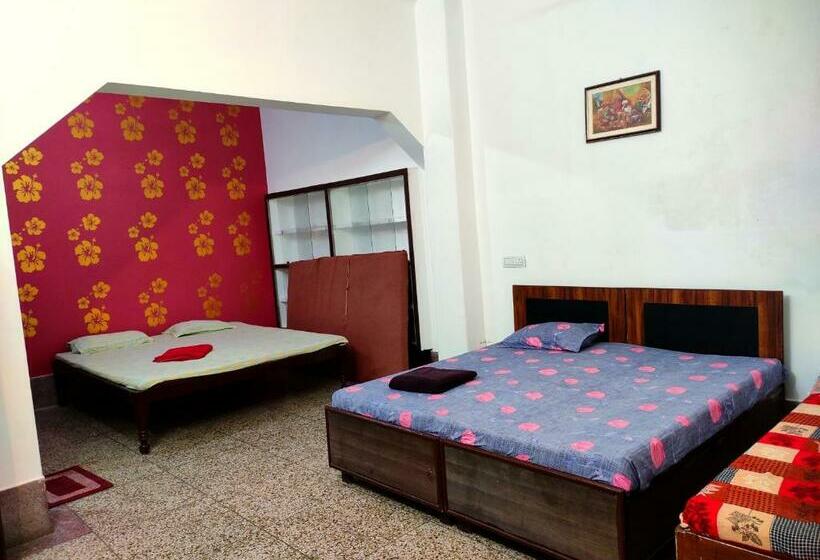 Quarto Economy, Khushi Paying Guest House