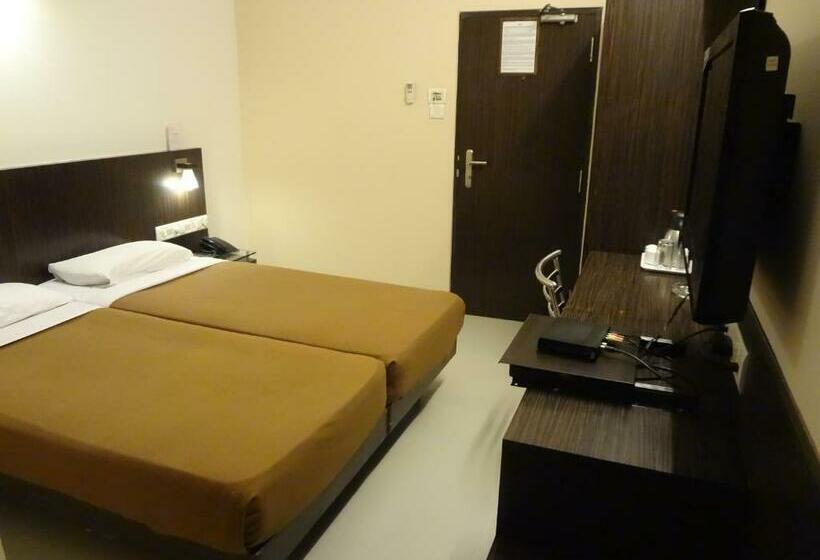 디럭스 룸, Rama Krishna