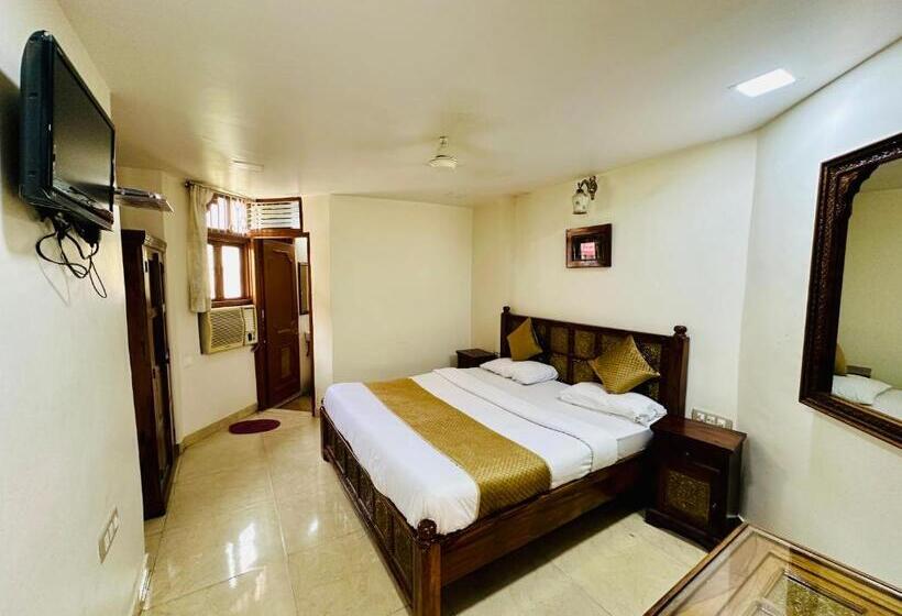 Sviitti, Empire Palace