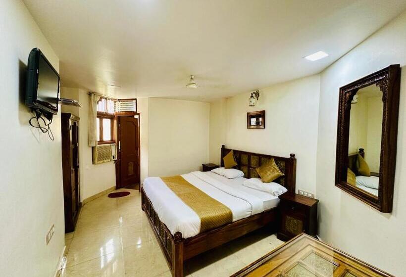 Sviitti, Empire Palace