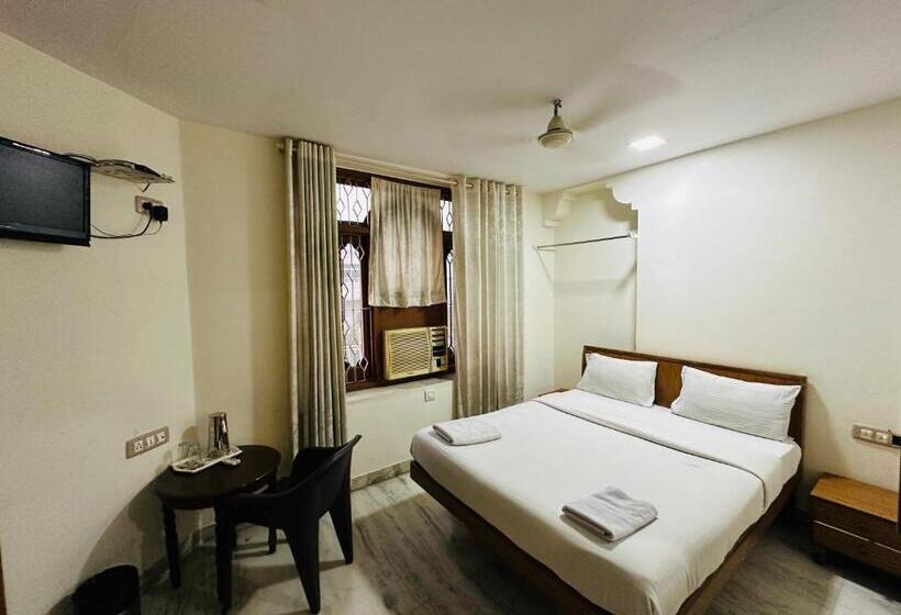 Standard-huone, Empire Palace