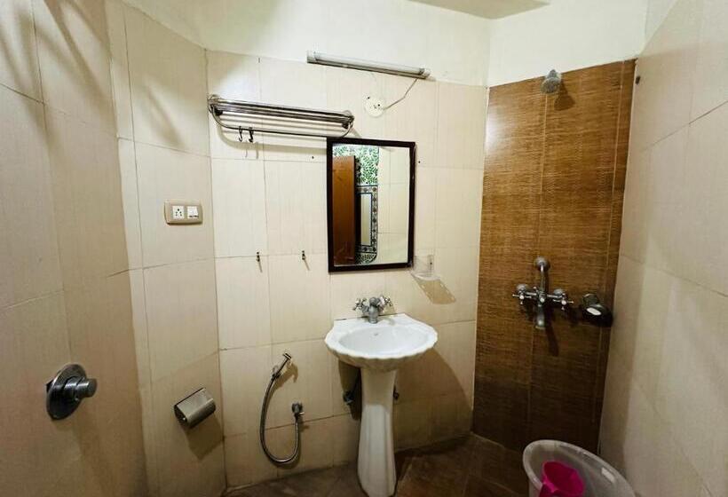 Standard-huone, Empire Palace