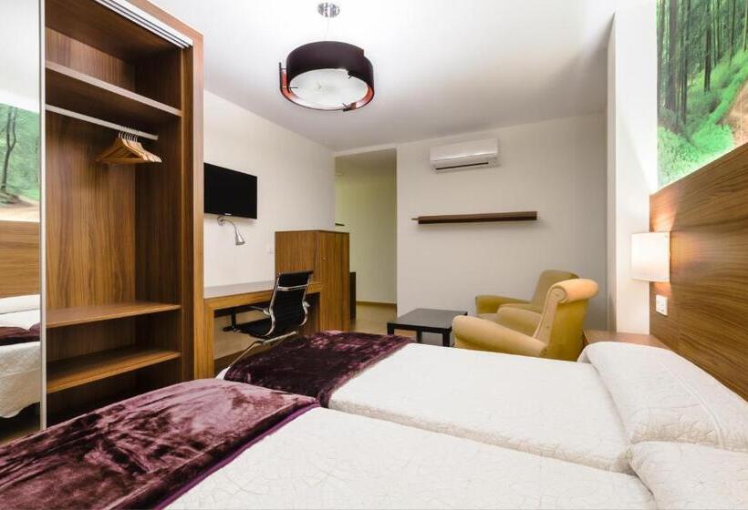 اتاق استاندارد سه نفره, Hostal Arriola