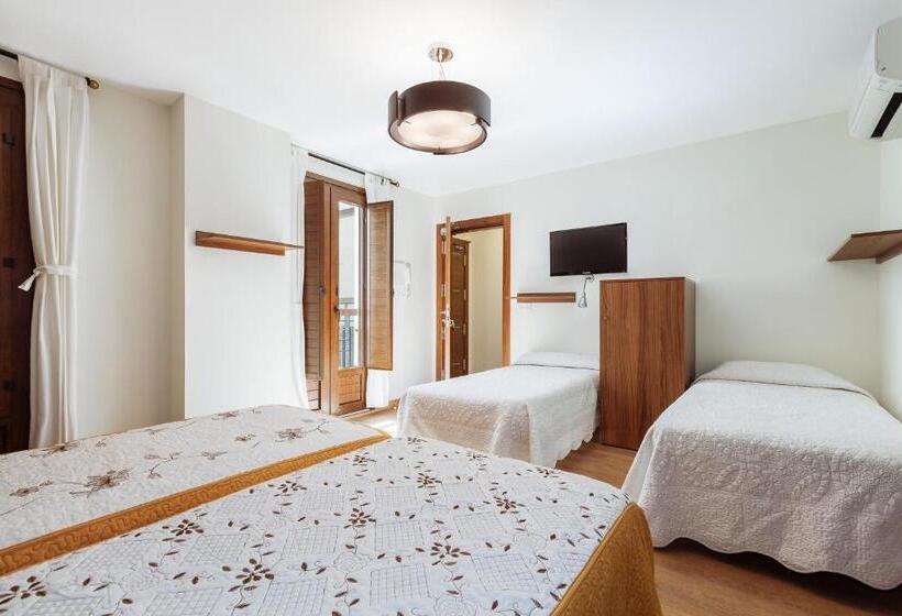 اتاق استاندارد چهار تخته, Hostal Arriola