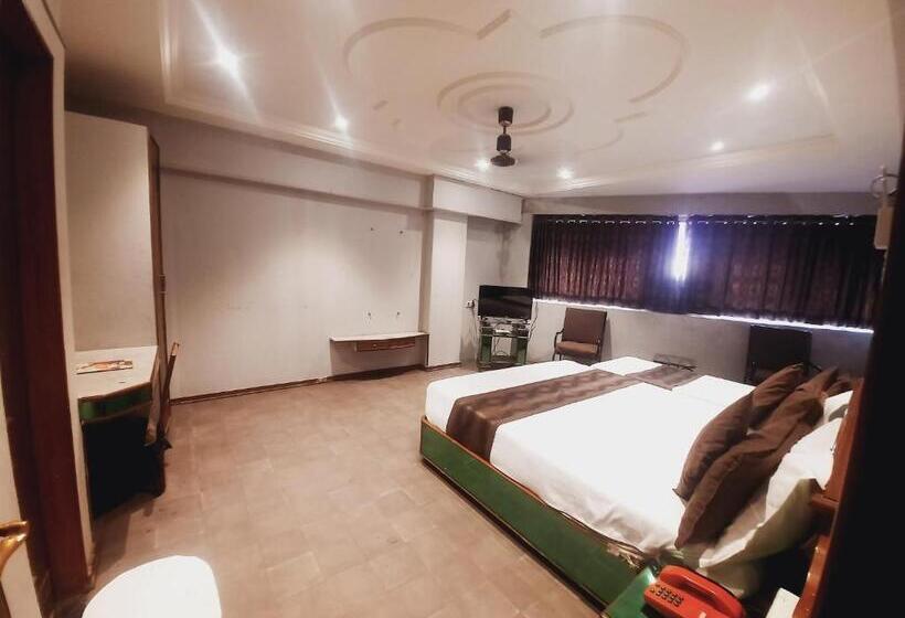 اتاق لوکس خانوادگی, Jmc Group