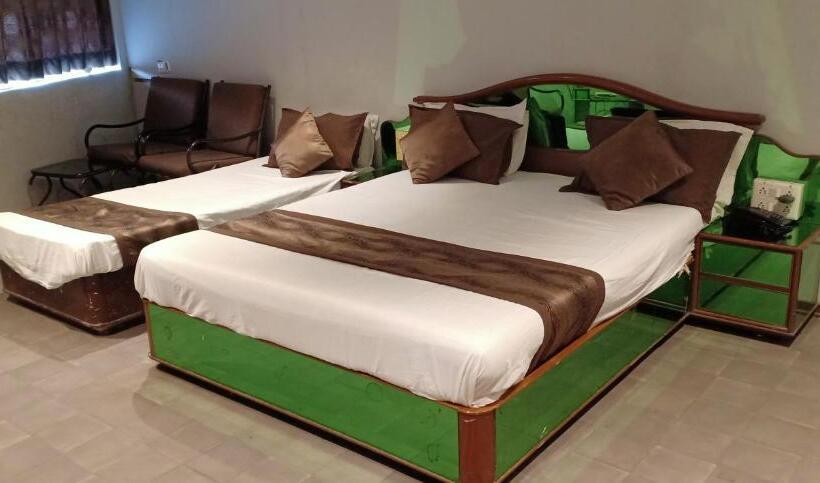 Quarto Familiar Deluxe, Jmc Group