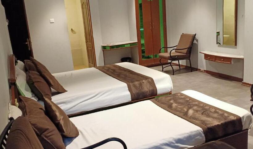 Quarto Familiar Deluxe, Jmc Group