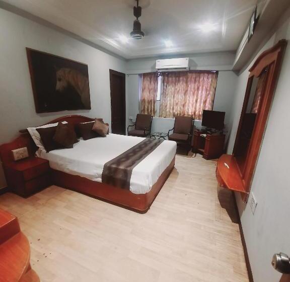 Quarto Familiar Deluxe, Jmc Group