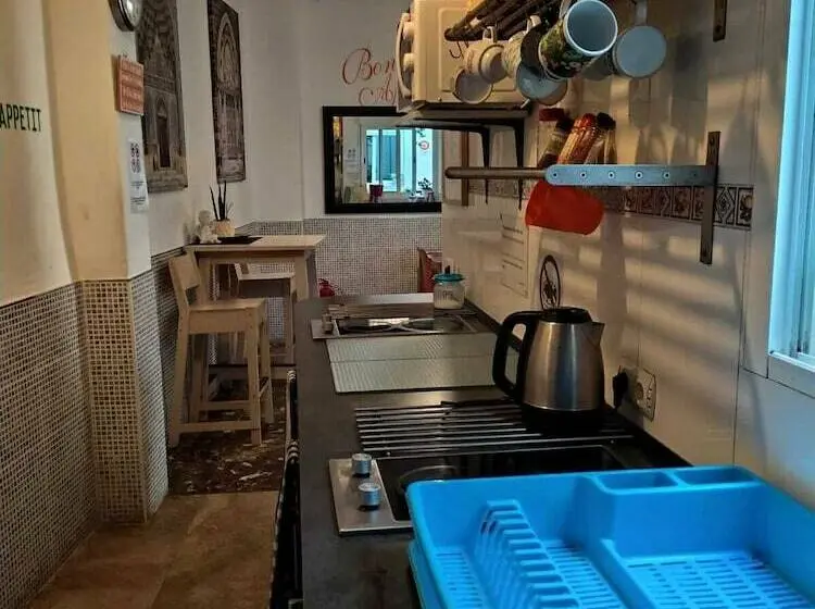 اتاق استاندارد با سرویس بهداشتی مشترک, Málaga Centro Hostel
