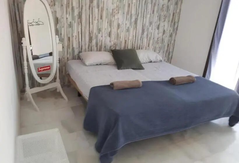 اتاق استاندارد با سرویس بهداشتی مشترک, Málaga Centro Hostel