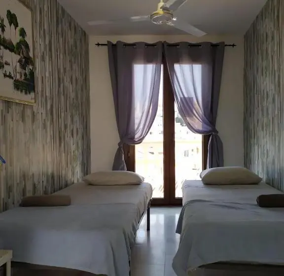 اتاق استاندارد با سرویس بهداشتی مشترک, Málaga Centro Hostel