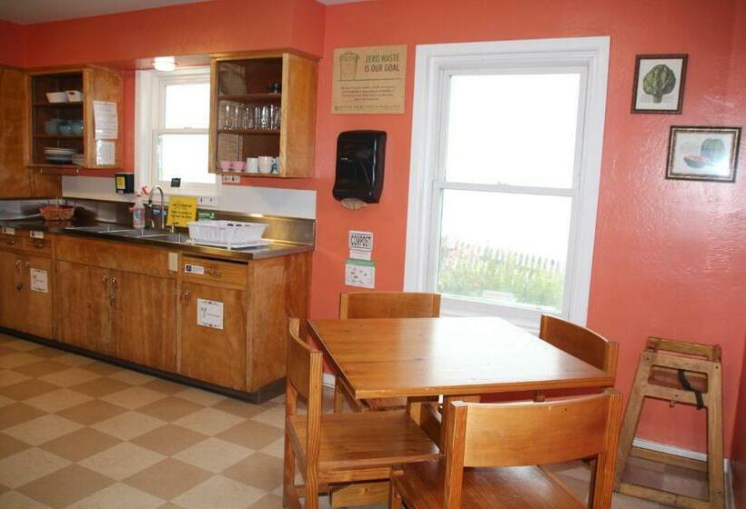 منزل غرفتين نوم, Hi Point Montara Lighthouse