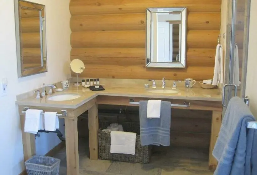 اتاق استاندارد برای معلولان, Courtwood Inn
