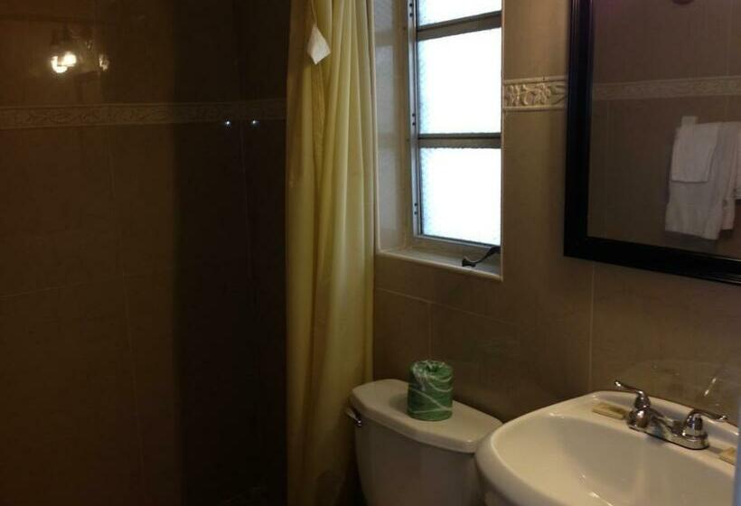 غرفة ديلوكس, Cadillac Motel