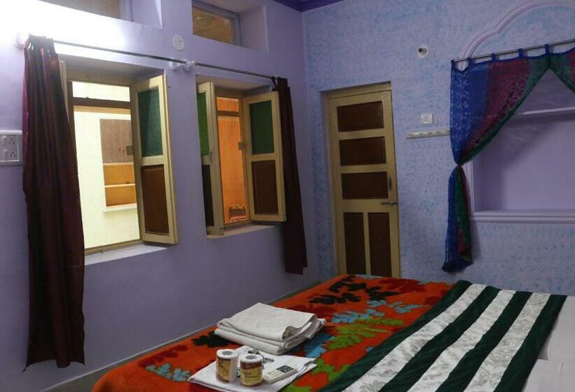 エアコンなしのスタンダードルーム, Renuka