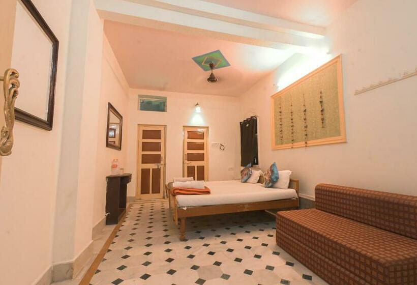 エアコンなしのスタンダードルーム, Renuka