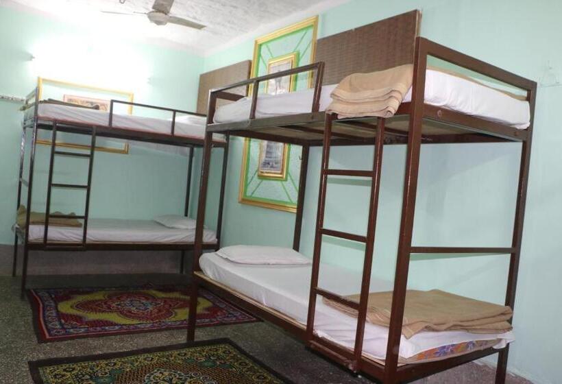 Cama em Quarto Compartilhado, Renuka