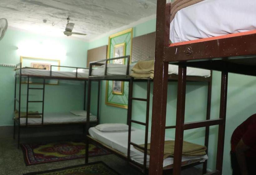 ルームシェアのワンベッド, Renuka