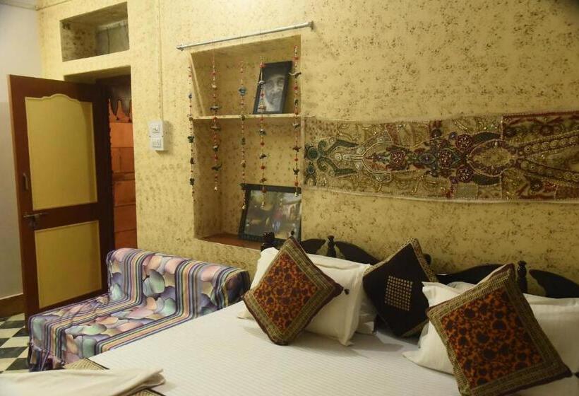 ルームシェアのワンベッド, Renuka