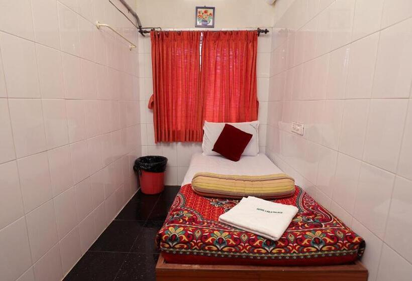 豪华三人间, Laila Palace