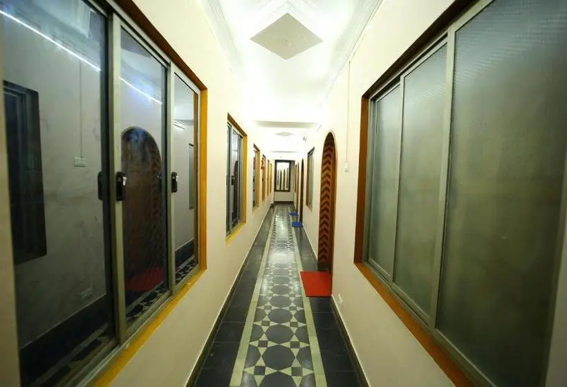 エコノミールーム, Shri Swarna S Palace A Business Class