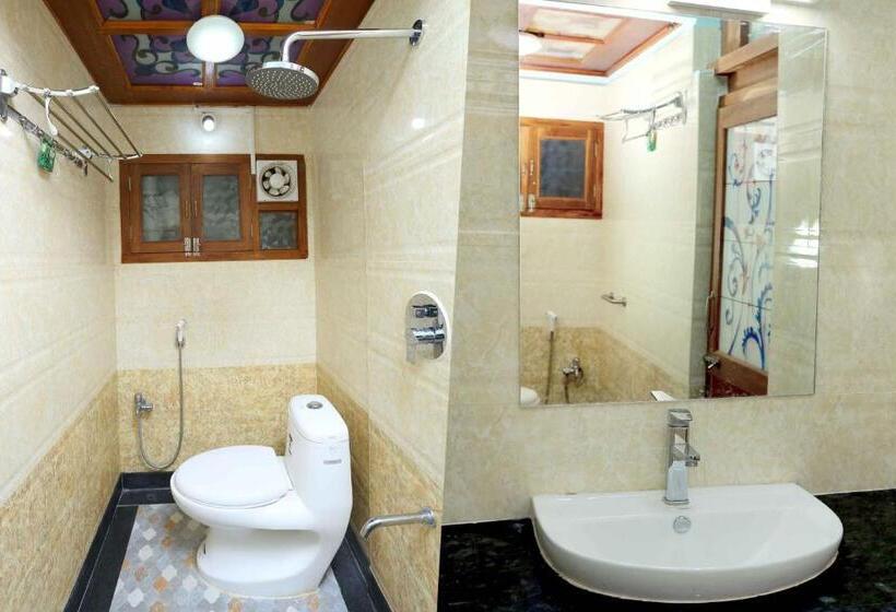 이그제큐티브 트리플, Shri Swarna S Palace   A Business Class