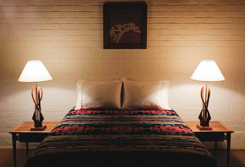 キングサイズベッドのデラックスルーム, The Downtown Clifton Hotel Tucson