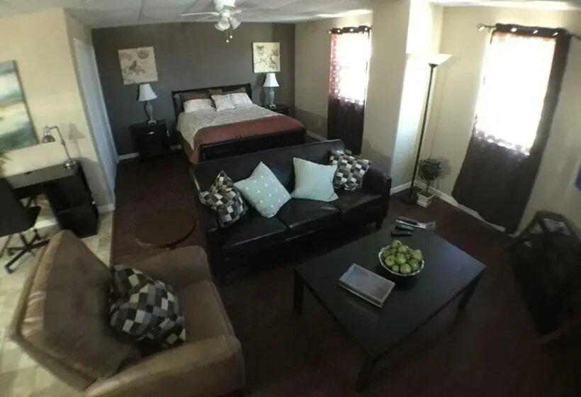 デラックススイート, Austin Motor Inn