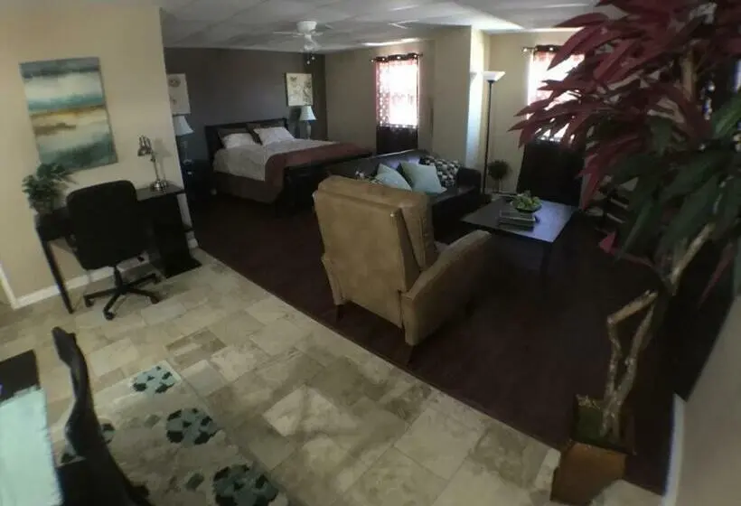 デラックススイート, Austin Motor Inn