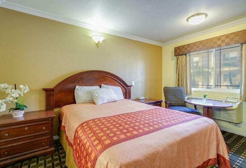 디럭스 스튜디오, Hacienda Inn